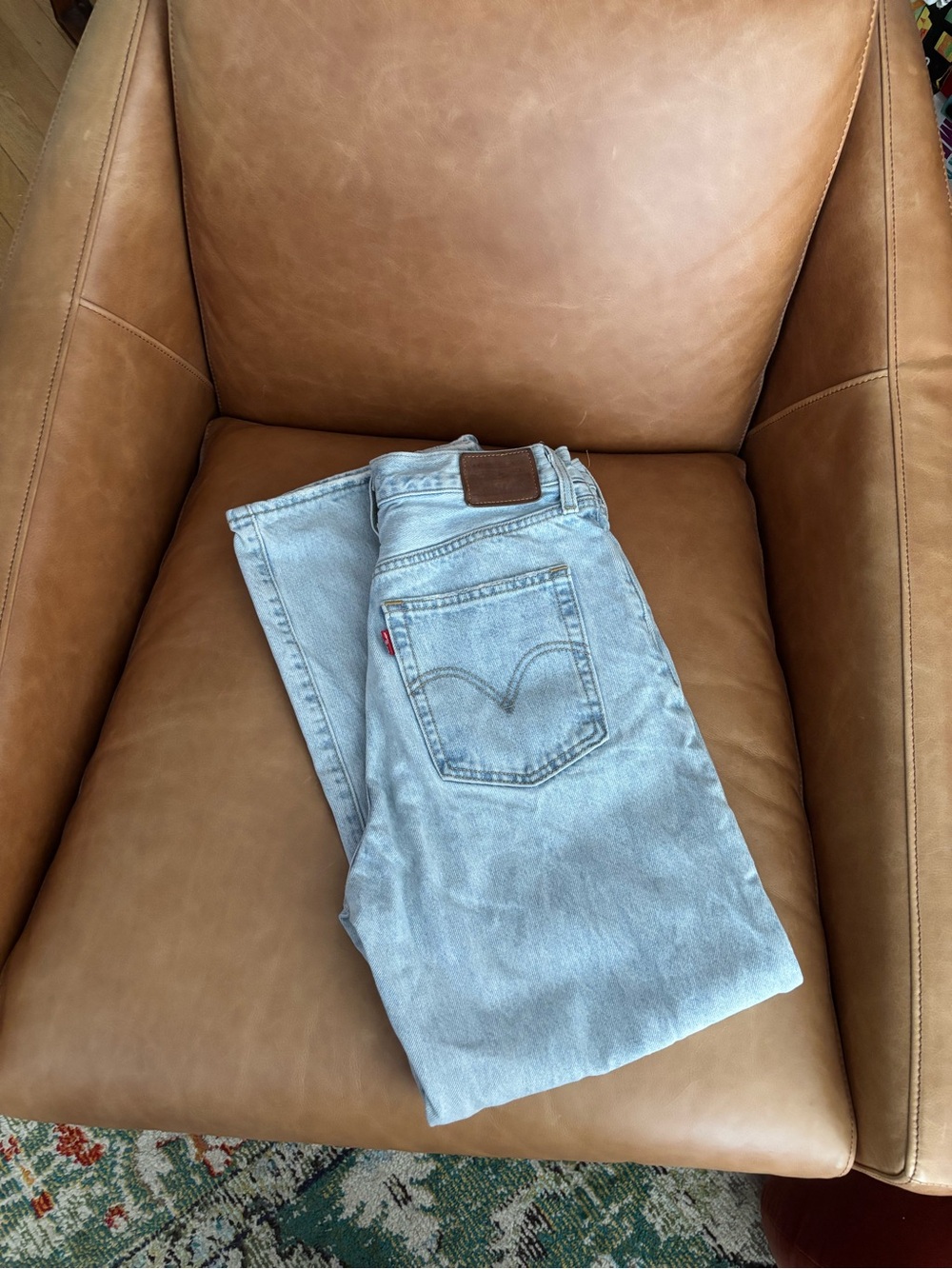 Levi's light wash ribcage High-Rise Straight Leg ankle Jeans - Picture 3 of 5